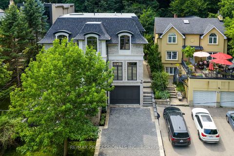 Photo 2 at 30 Dacre Crescent, Swansea, Toronto