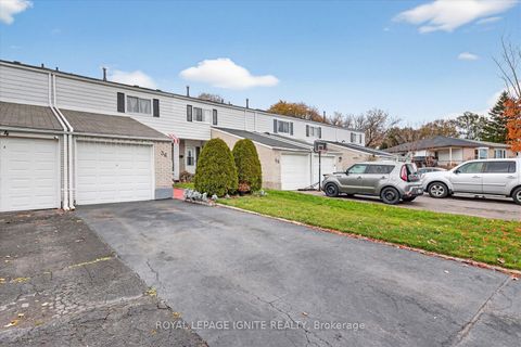 Photo 2 at 36 Goskin Court, Malvern, Toronto