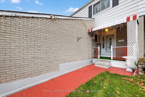 Photo 4 at 36 Goskin Court, Malvern, Toronto