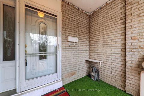 Photo 5 at 36 Goskin Court, Malvern, Toronto