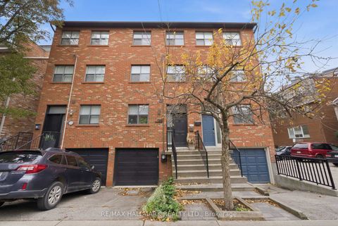 Photo 1 at 189 Ontario Street, Moss Park, Toronto