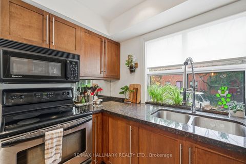 Photo 14 at 189 Ontario Street, Moss Park, Toronto