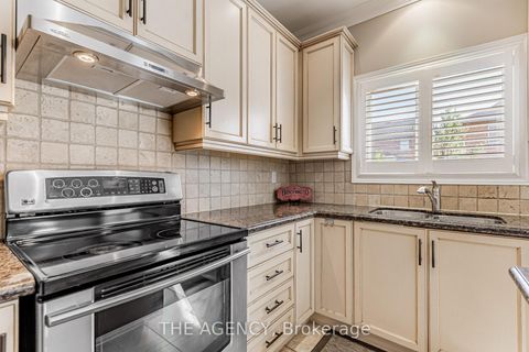 Photo 6 at 33 Ascalon Drive, Patterson, Vaughan