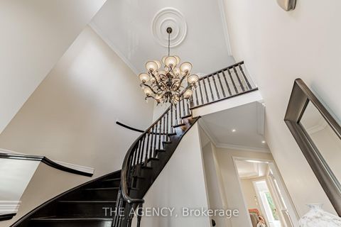 Photo 10 at 33 Ascalon Drive, Patterson, Vaughan