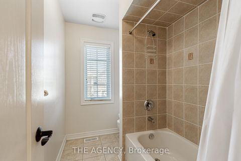 Photo 16 at 33 Ascalon Drive, Patterson, Vaughan