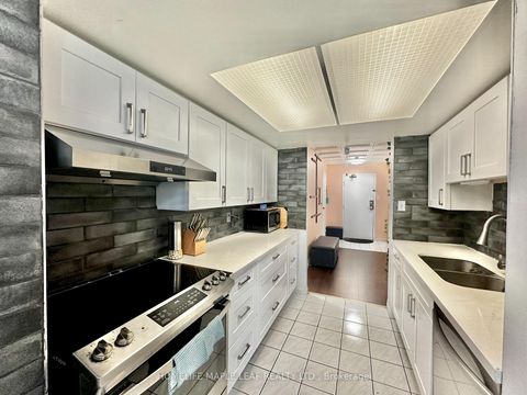 Photo 6 at 510 - 3 Rowntree Road, Jamestown, Toronto