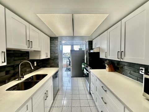 Photo 7 at 510 - 3 Rowntree Road, Jamestown, Toronto