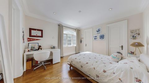 Photo 31 at 1 Carluke Crescent, Windfields, Toronto