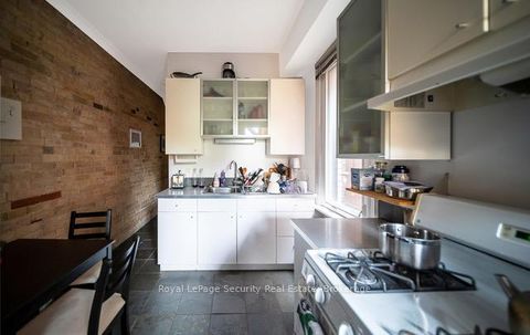 Photo 5 at 410 Manning Avenue, Little Italy, Toronto