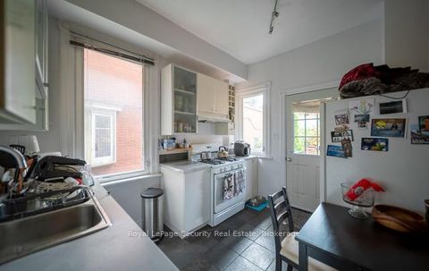 Photo 6 at 410 Manning Avenue, Little Italy, Toronto