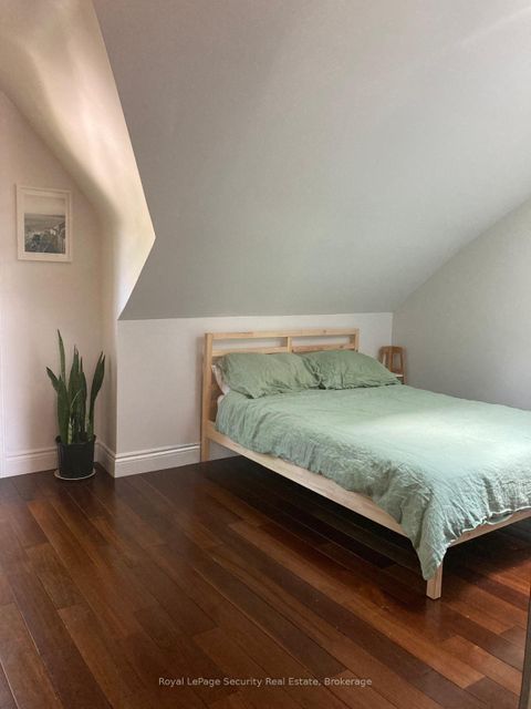 Photo 12 at 410 Manning Avenue, Little Italy, Toronto