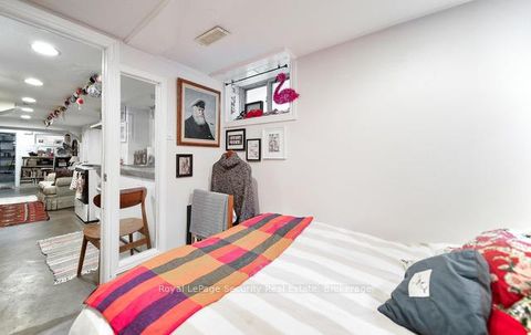 Photo 16 at 410 Manning Avenue, Little Italy, Toronto