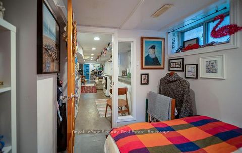 Photo 17 at 410 Manning Avenue, Little Italy, Toronto