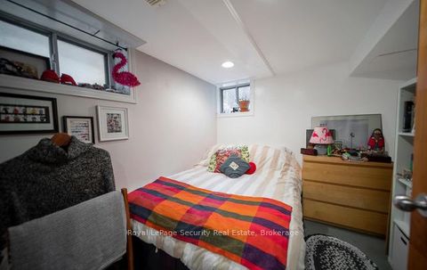 Photo 18 at 410 Manning Avenue, Little Italy, Toronto