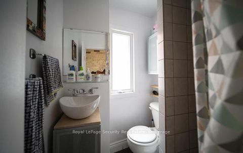 Photo 21 at 410 Manning Avenue, Little Italy, Toronto