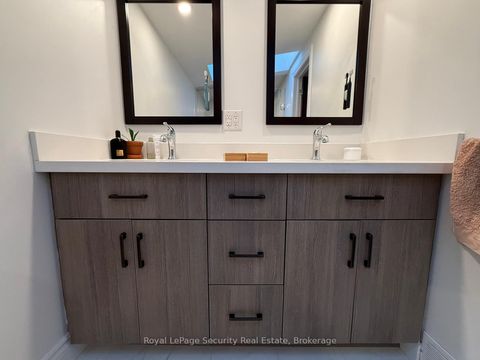 Photo 22 at 410 Manning Avenue, Little Italy, Toronto