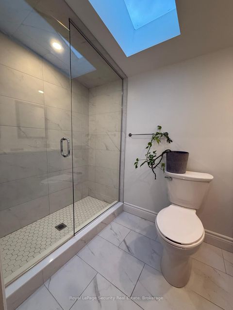 Photo 23 at 410 Manning Avenue, Little Italy, Toronto