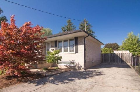 Photo 1 at 543 Taplow Crescent, WO West, Oakville