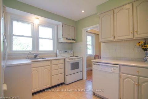 Photo 3 at 543 Taplow Crescent, WO West, Oakville