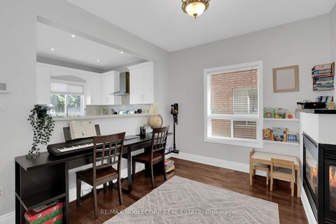 Photo 8 at 92 Water Garden Lane, Sonoma Heights, Vaughan