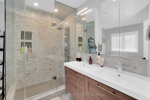 Photo 17 at 92 Water Garden Lane, Sonoma Heights, Vaughan