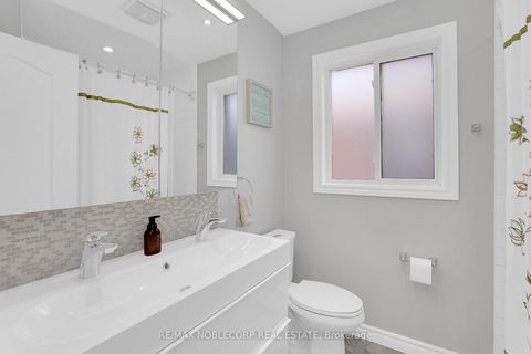 Photo 22 at 92 Water Garden Lane, Sonoma Heights, Vaughan