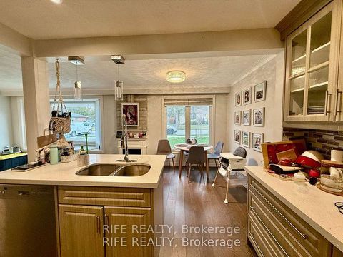 Photo 2 at 38 Aurora Heights Drive, Aurora Heights, Aurora