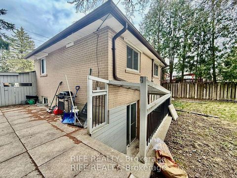 Photo 5 at 38 Aurora Heights Drive, Aurora Heights, Aurora