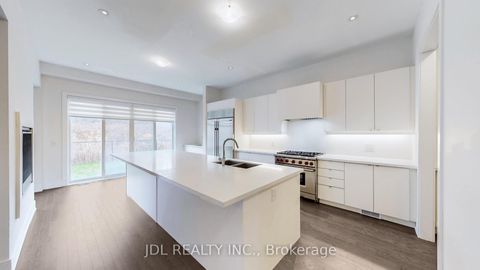 Photo 4 at 97 Milky Way Drive, Observatory, Richmond Hill