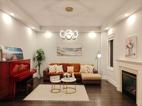 Photo 12 at 38 Crane Street, Rural Aurora, Aurora