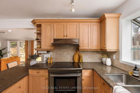 Photo 17 at 106 Timberbank Boulevard, L'Amoreaux, Toronto