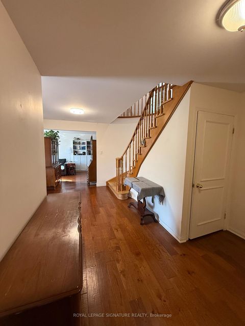 Photo 2 at 10 Teagarden Court, Willowdale East, Toronto