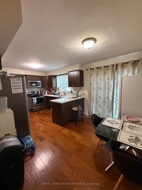 Photo 3 at 10 Teagarden Court, Willowdale East, Toronto