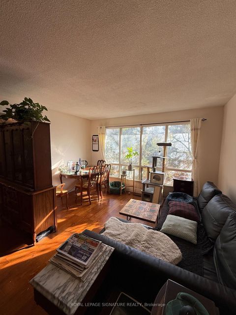 Photo 5 at 10 Teagarden Court, Willowdale East, Toronto