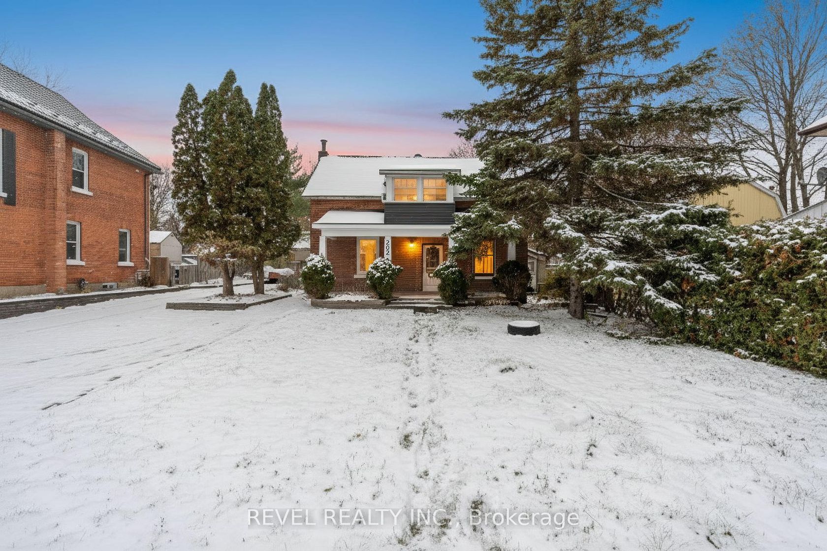 202 Bradford Street, Lakeshore, Barrie photo number 2