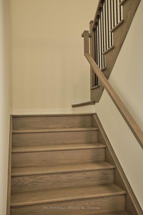 Photo 6 at 136 Adario Crescent, Vellore Village, Vaughan