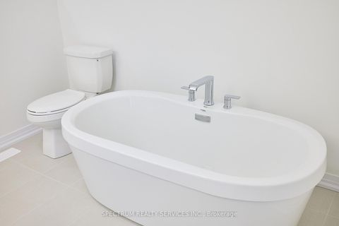 Photo 9 at 136 Adario Crescent, Vellore Village, Vaughan