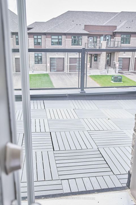 Photo 12 at 136 Adario Crescent, Vellore Village, Vaughan