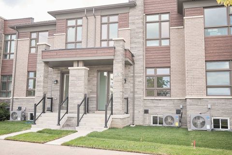 Photo 5 at 132 Adario Crescent, Vellore Village, Vaughan