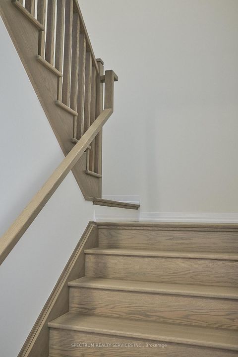 Photo 6 at 132 Adario Crescent, Vellore Village, Vaughan