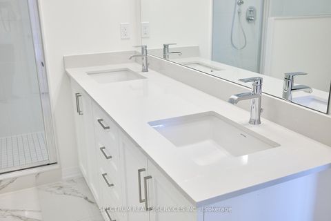 Photo 8 at 132 Adario Crescent, Vellore Village, Vaughan