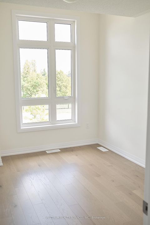 Photo 10 at 132 Adario Crescent, Vellore Village, Vaughan