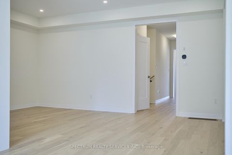 Photo 4 at 87 Adario Crescent, Vellore Village, Vaughan