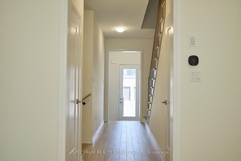 Photo 5 at 87 Adario Crescent, Vellore Village, Vaughan