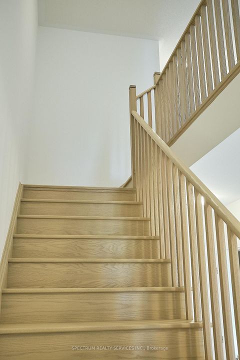 Photo 6 at 87 Adario Crescent, Vellore Village, Vaughan