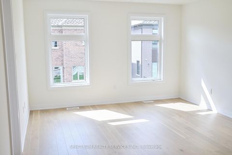 Photo 7 at 87 Adario Crescent, Vellore Village, Vaughan