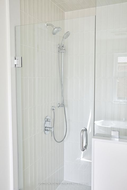 Photo 9 at 87 Adario Crescent, Vellore Village, Vaughan