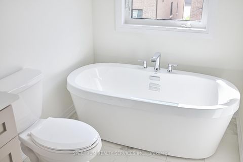 Photo 10 at 87 Adario Crescent, Vellore Village, Vaughan