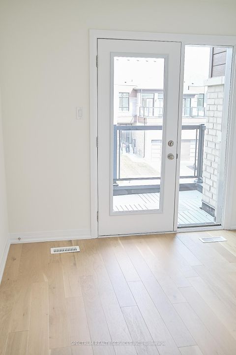 Photo 11 at 87 Adario Crescent, Vellore Village, Vaughan