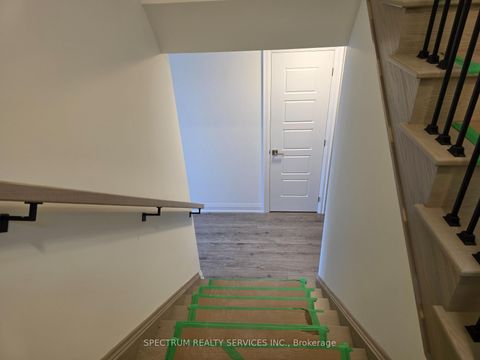 Photo 5 at 84 Adario Crescent, Vellore Village, Vaughan